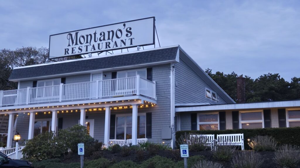 Montano\\\\\\\'s Restaurant 4